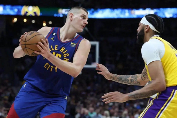 圣诞大战史诗对决！约基奇56+16+15统治加时 穆雷9记三分破纪录