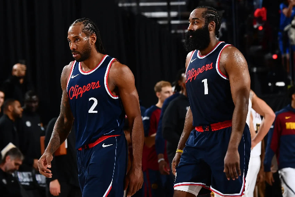  55分封神！伦纳德单节26分撕碎东部第一 快船4连胜逆袭