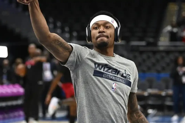 拒绝沉沦！快船押宝三巨头重构冲冠版图，弗兰克割爱换未来，步行者成最大赢家？