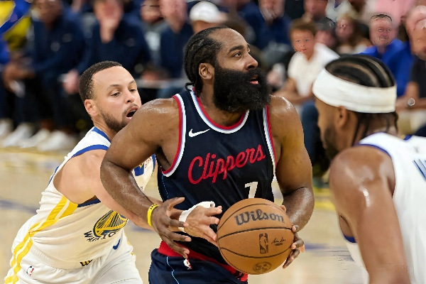  不老传奇共筑时代荣光！NBA官方力赞詹杜库登：得分盛宴续写篮坛史诗