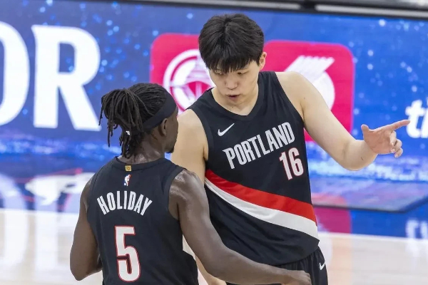  132-116大胜湖人！同场旧敌砍21分闪耀，杨瀚森0分背后是成长必修课